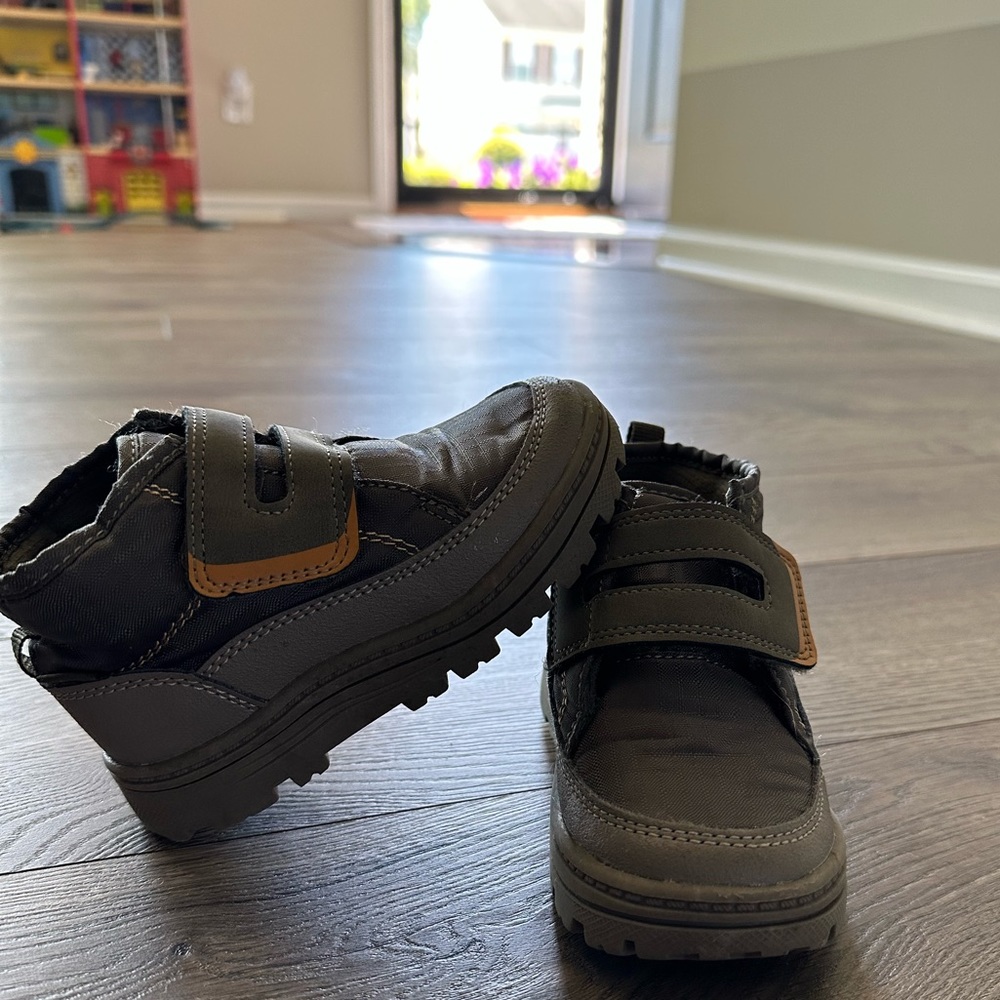 Caters toddler size 8 boot, green. Smoke free home and like new.